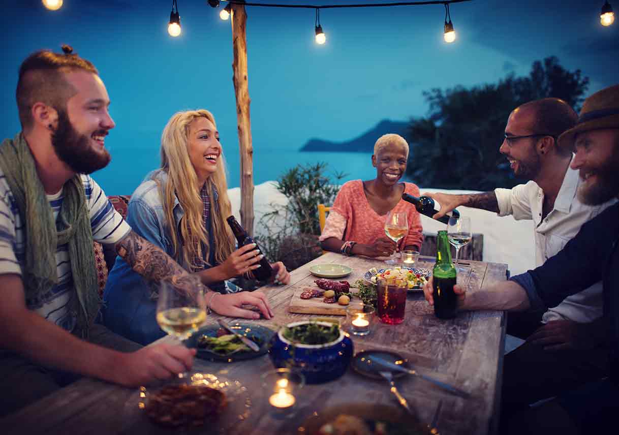 Outdoor Entertaining Tips for Cool Weather