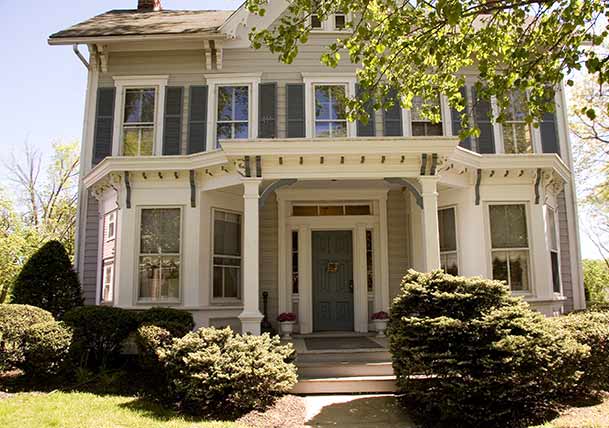 The 4 Pitfalls of Renovating Older Homes [Infographic]