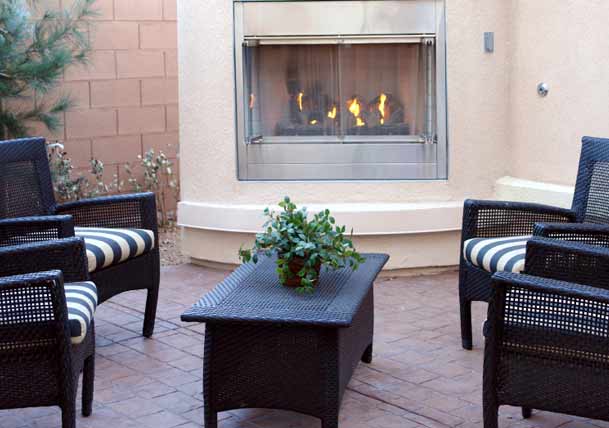 How to Design an Inviting Outdoor Fireplace